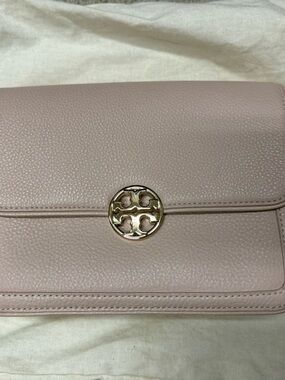 Tory Burch Pebbled Leather Crossbody in Dusty Pink with Gold Logo